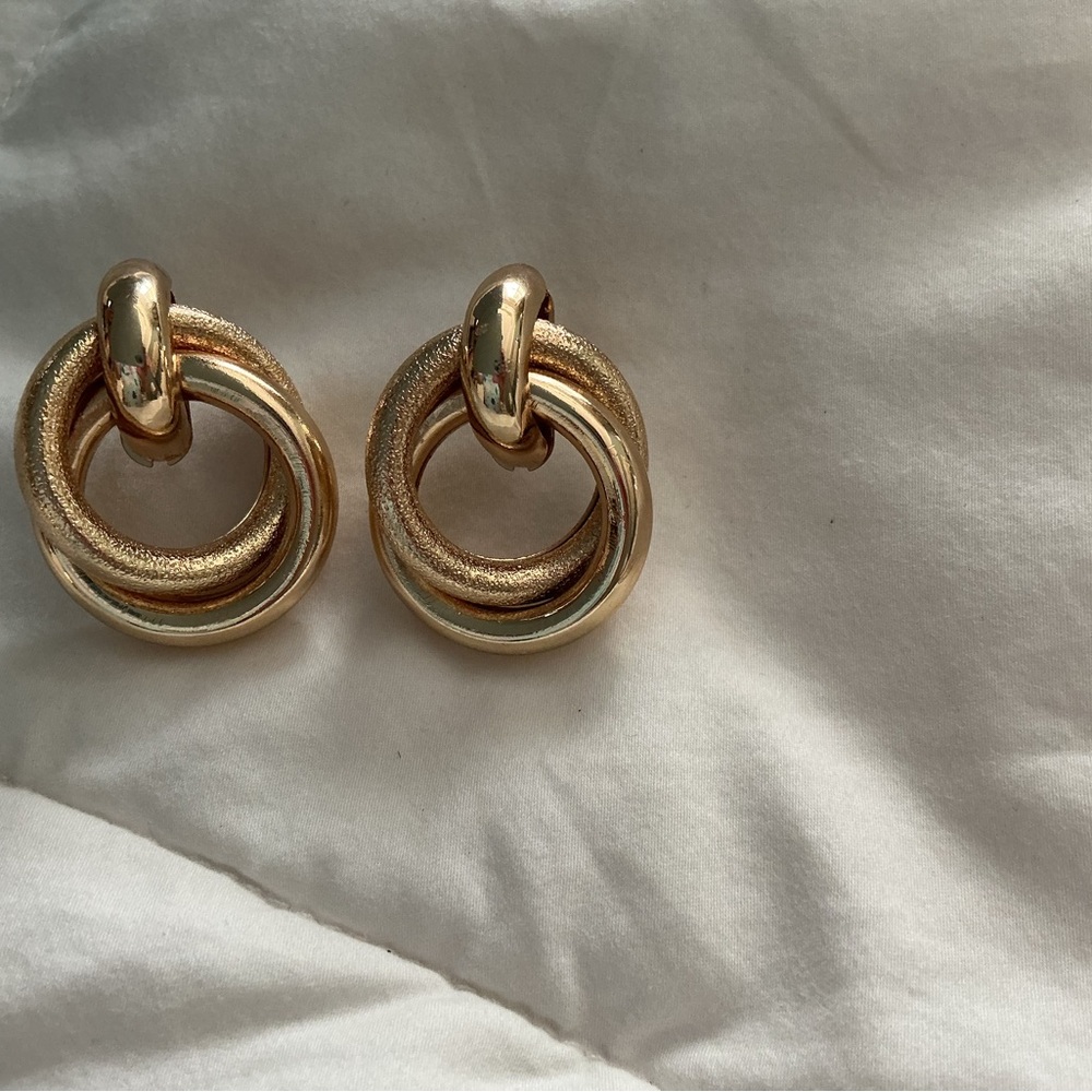 Elegant Gold-Tone Hoop Earrings - Picture 2 of 3